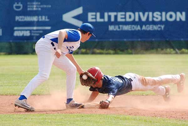 baseball b